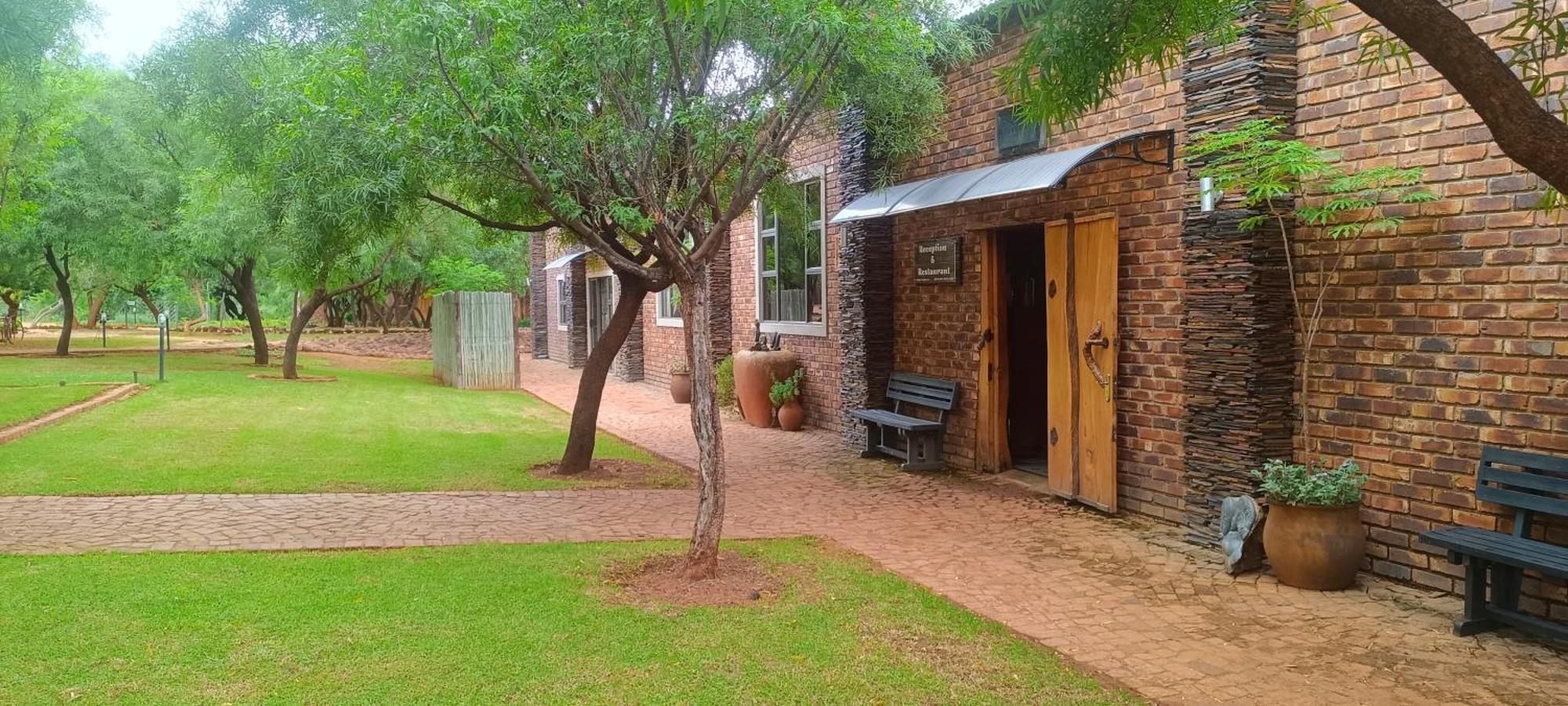 Kareespruit Game Ranch & Guest House Zeerust Bagian luar foto